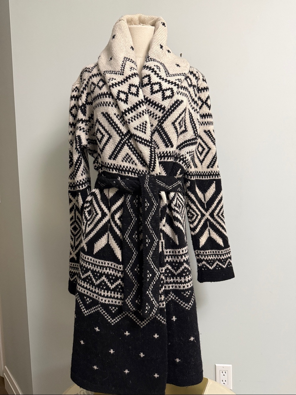 LUXURIOUS RALPH LAUREN XL LONG WOOL SWEATER, excellent condition.